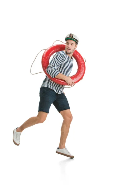 Marinheiro masculino caucasiano em uniforme isolado em fundo estúdio branco — Fotografia de Stock