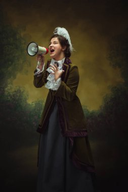 Modern moda görünüş, Rönesans dönemi portresi güzel kadın. Retro biçimi, dönemin karşılaştırması.