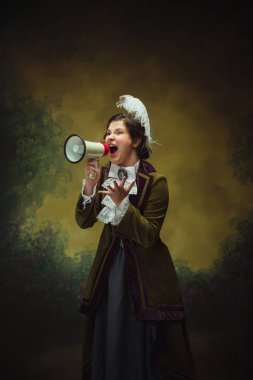 Modern moda görünüş, Rönesans dönemi portresi güzel kadın. Retro biçimi, dönemin karşılaştırması.