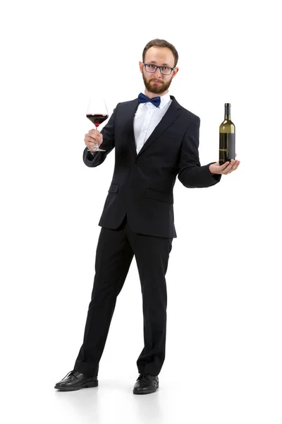 Retrato de sommelier masculino en traje aislado sobre fondo blanco — Foto de Stock