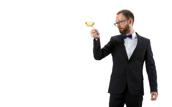 Retrato de sommelier masculino en traje aislado sobre fondo blanco — Foto de Stock