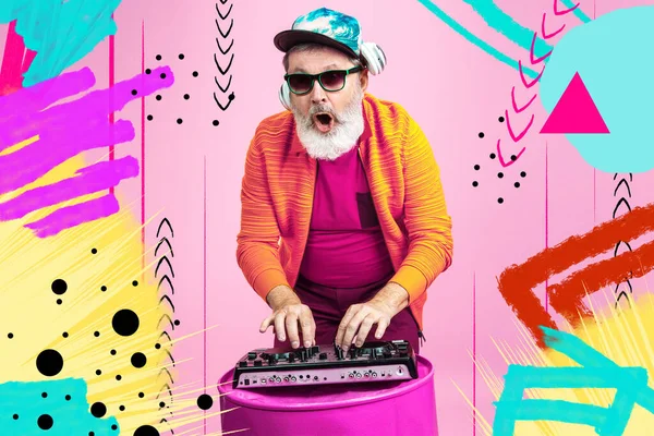 Hombre hipster senior usando dispositivos, aparatos. Tecnología y alegre concepto de estilo de vida de ancianos. Fondo ilustrado brillante — Foto de Stock