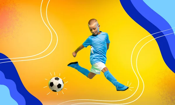 Маленький хлопчик, футболіст ізольований на яскравому сучасному ілюстрованому фоні . — стокове фото
