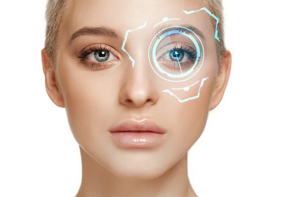 Futur femme avec panneau oculaire cyber-technologique, interface cyberespace, concept d'ophtalmologie — Photo