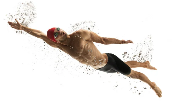 Sportivo professionista caucasico, addestramento nuotatore isolato su sfondo bianco dello studio — Foto Stock