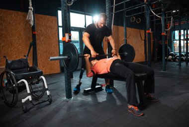 rehabilitasyon merkezinde engelli kadın eğitimi
