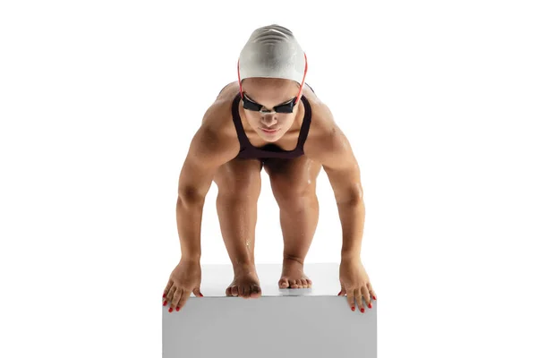 白い背景に隔離された水泳で練習する美しいドワーフの女性 — ストック写真