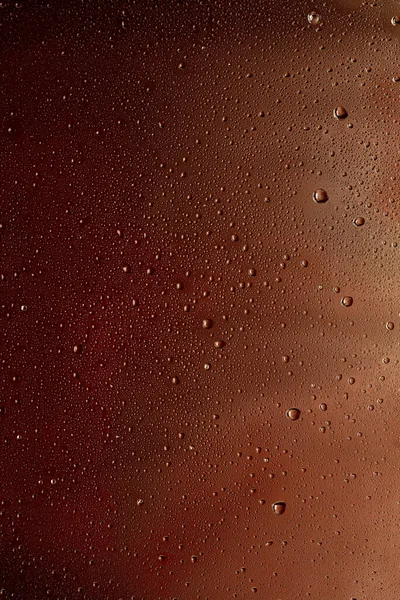 Vista de cerca de gotas frías en el vaso de cerveza —  Fotos de Stock