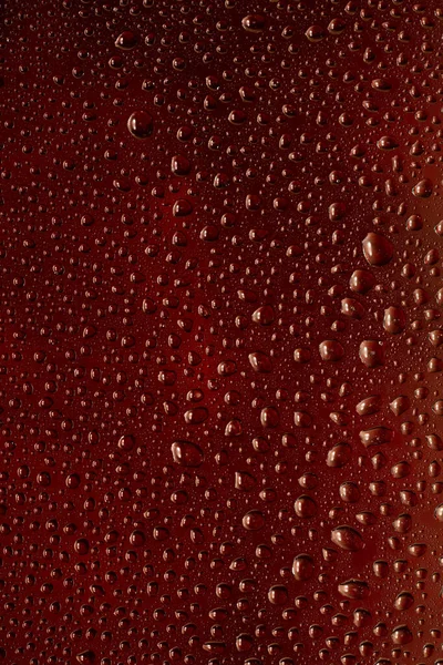 Vista de cerca de gotas frías en el vaso de cerveza — Foto de Stock