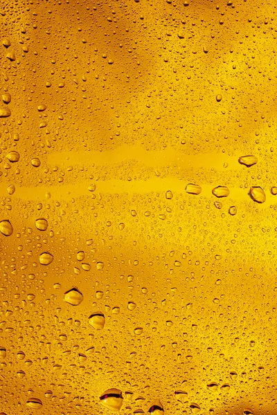 Zbliżenie widok zimnych kropli na szklance piwa — Zdjęcie stockowe
