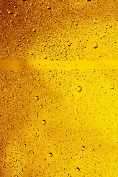 Nahaufnahme von kalten Tropfen auf dem Bierglas — Stockfoto