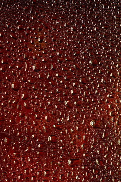 Vista de cerca de gotas frías en el vaso de cerveza —  Fotos de Stock