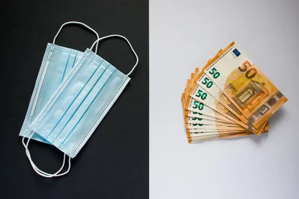 Fondo Blanco Negro Con Máscaras Médicas Lado Negro Dinero Lado —  Fotos de Stock