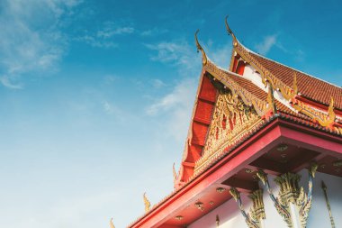 kısmı kapalı Tayland buddist Tapınağı çatı