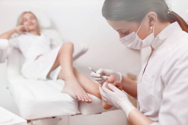 Ayak hastalıkları uzmanı Doktor çok istemci ayak özel demir ile ilgili bakım