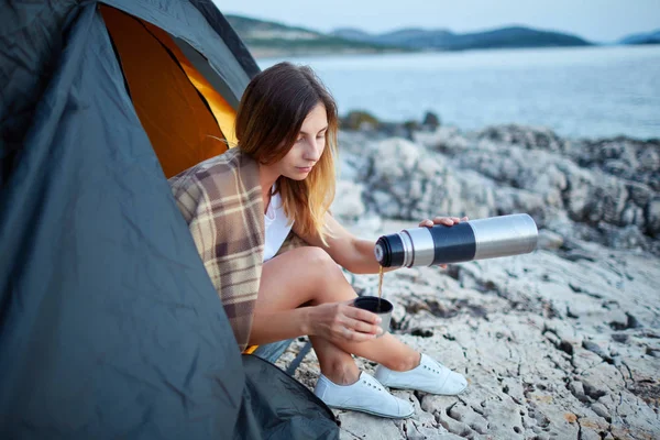 Young Pretty Girl Sitting Tent Wrapped Brown Plaid Carefully Pouring — Stock Photo, Image
