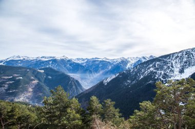 Dağlar ve Andorra'nın doğa
