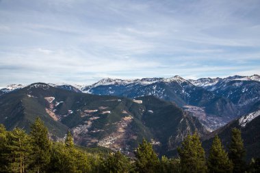 Dağlar ve Andorra'nın doğa