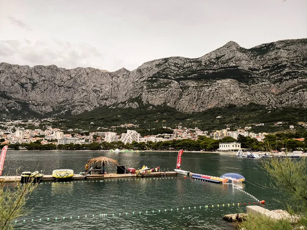 Strand an der Adria an einem sonnigen Sommertag — Stockfoto