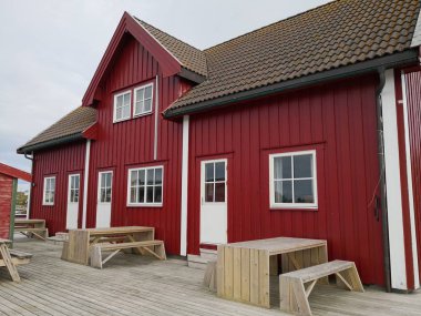 Denizde bir adada Norveç sahil manzara