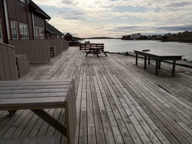 Denizde bir adada Norveç sahil manzara