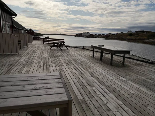 Paisaje costero noruego en una isla en el mar — Foto de Stock