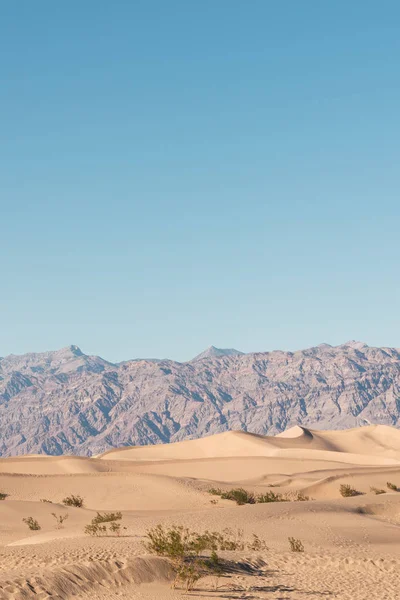 Pemandangan Indah Lembah Kematian Berpasir Dengan Pegunungan California Dengan Latar — Stok Foto