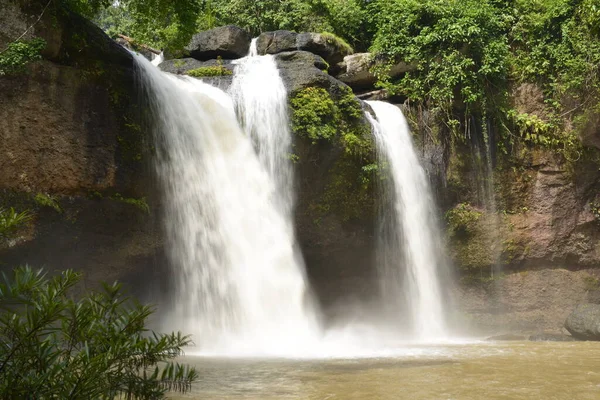 Cachoeira Haew Suwat Com Arco Íris Dia Chuva Parque Nacional — Fotografia de Stock