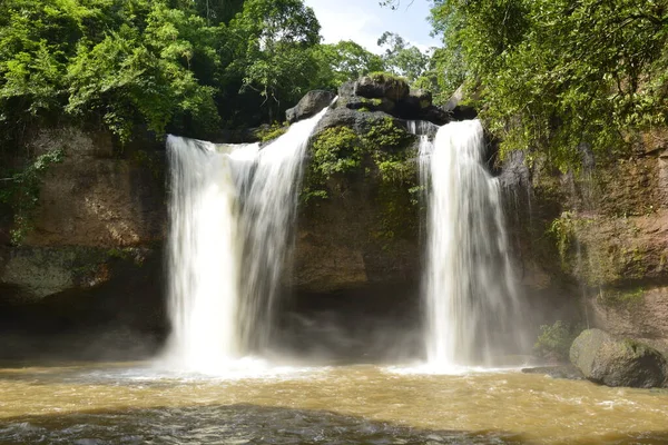 Wodospad Haew Suwat Deszczowy Dzień Parku Narodowym Khao Yai Korat — Zdjęcie stockowe