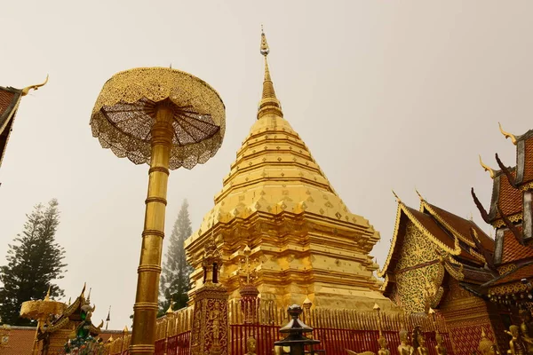 Atractivo Golden Pagoda Wat Phrathat Doi Suthep Provincia Chiang Mai —  Fotos de Stock