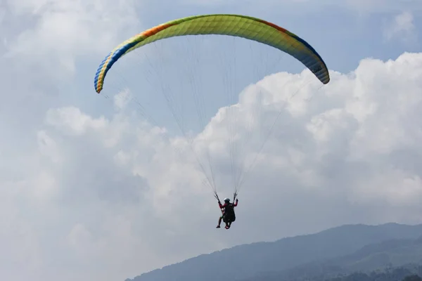 Jugar Parapente Hermoso Paisaje Por Encima Altura — Foto de Stock