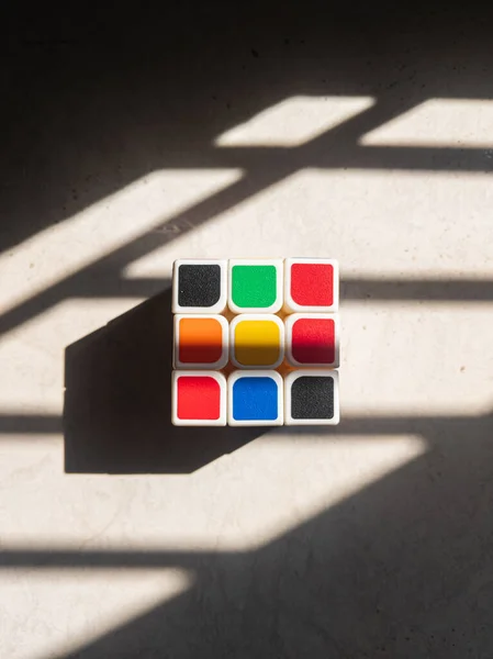 Rubik güneşe maruz kaldı.