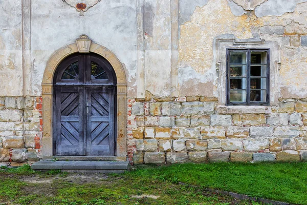 Intrarea laterală în biserică. Partea mică. Praga — Fotografie, imagine de stoc