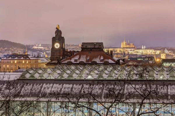 Prague, Cseh Köztársaság - 2019. január 6.: prágai főpályaudvar. — Stock Fotó