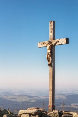 İsa Mesih ile Lusen tepenin zirvesinde çapraz.