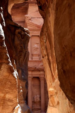 Petra 'daki Siq Kanyonu. Hazine: Ürdün 'ün antik Petra kenti