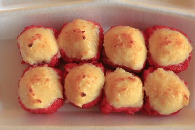 Geleneksel Japon mutfağından sarmalar. İş kahvaltısı için.