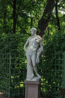 Yaz Bahçesi Heykeli 