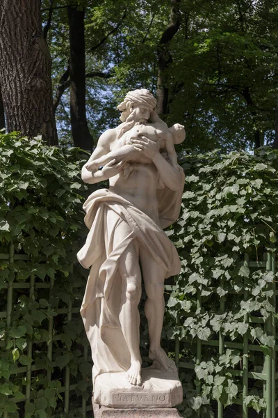 Estátua Jardim Verão Saturno Entendido Old Public Park Summer Garden — Fotografia de Stock