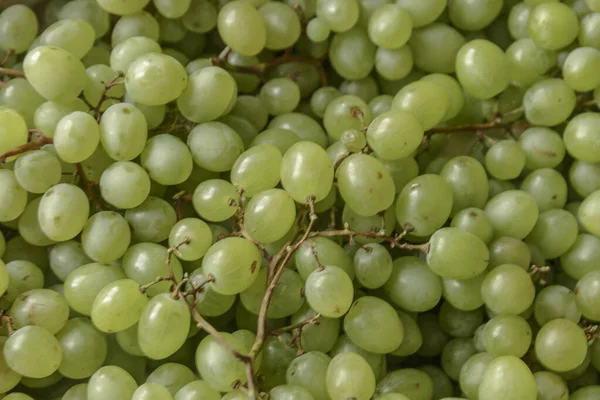 Wegańskie Jedzenie Świeże Zielone Grona Winogron Pojedynczy Obiekt — Zdjęcie stockowe