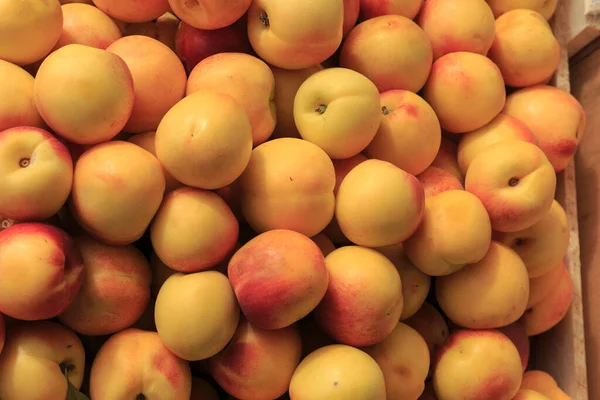Vegan Food Fresh Peaches Nectarines Isolated Background — Stock Photo, Image