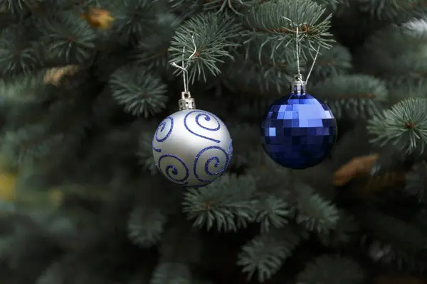 Zilveren Blauwe Kristallen Ballen Een Kerstboom 2021 — Stockfoto