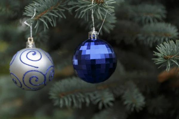 Noel Ağacındaki Kristal Küre 2021 — Stok fotoğraf