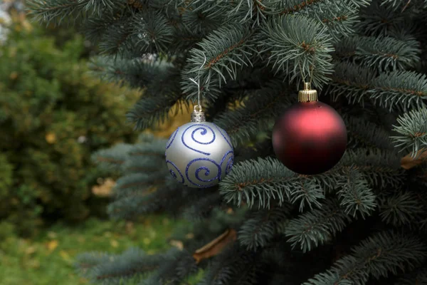 Bolas Cristal Vermelho Prata Uma Árvore Natal 2021 — Fotografia de Stock