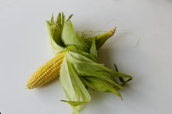 Vegan Food Ripe Corn Cob Isolated White Background — Stock Photo, Image