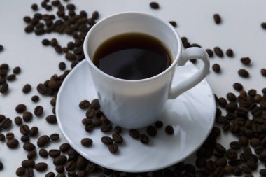 Bir fincan kahve. Beyaz arkaplan.