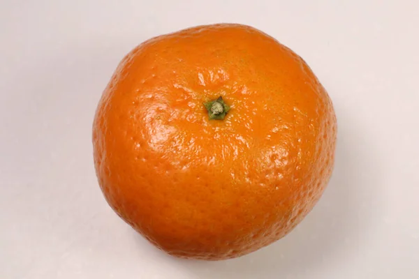 橙色橘子在白色背景上被隔离 巴巴多斯的食物 — 图库照片