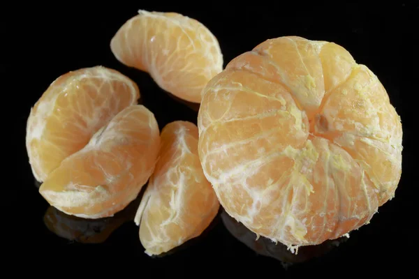 Mandarini Arancioni Isolati Sfondo Scuro Cibo Vegano — Foto Stock