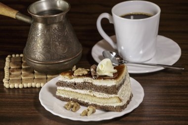 Çikolatalı bisküvi, akçaağaç şurubu ve ceviz..