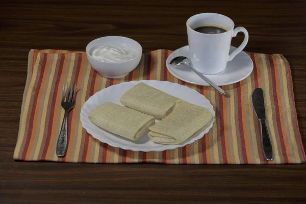 Pannenkoek Koffie Gevulde Pannenkoeken Met Zure Room Ontbijt — Stockfoto